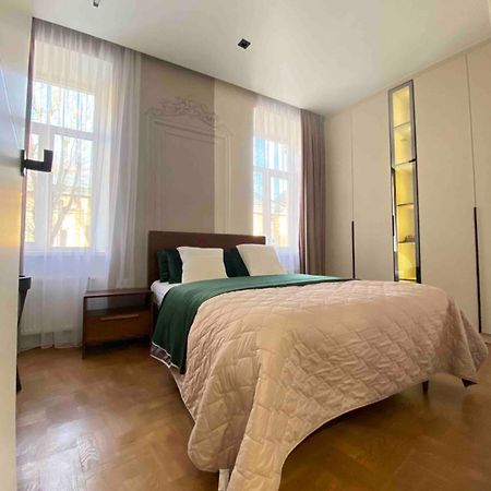 Favorit Apartments 2 Кім Безкоштовна Парковка Центр З Балконом Не Далеко Від Ж Д Вокзалу Звітні Документи Lviv Exterior photo