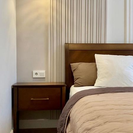 Favorit Apartments 2 Кім Безкоштовна Парковка Центр З Балконом Не Далеко Від Ж Д Вокзалу Звітні Документи Lviv Exterior photo
