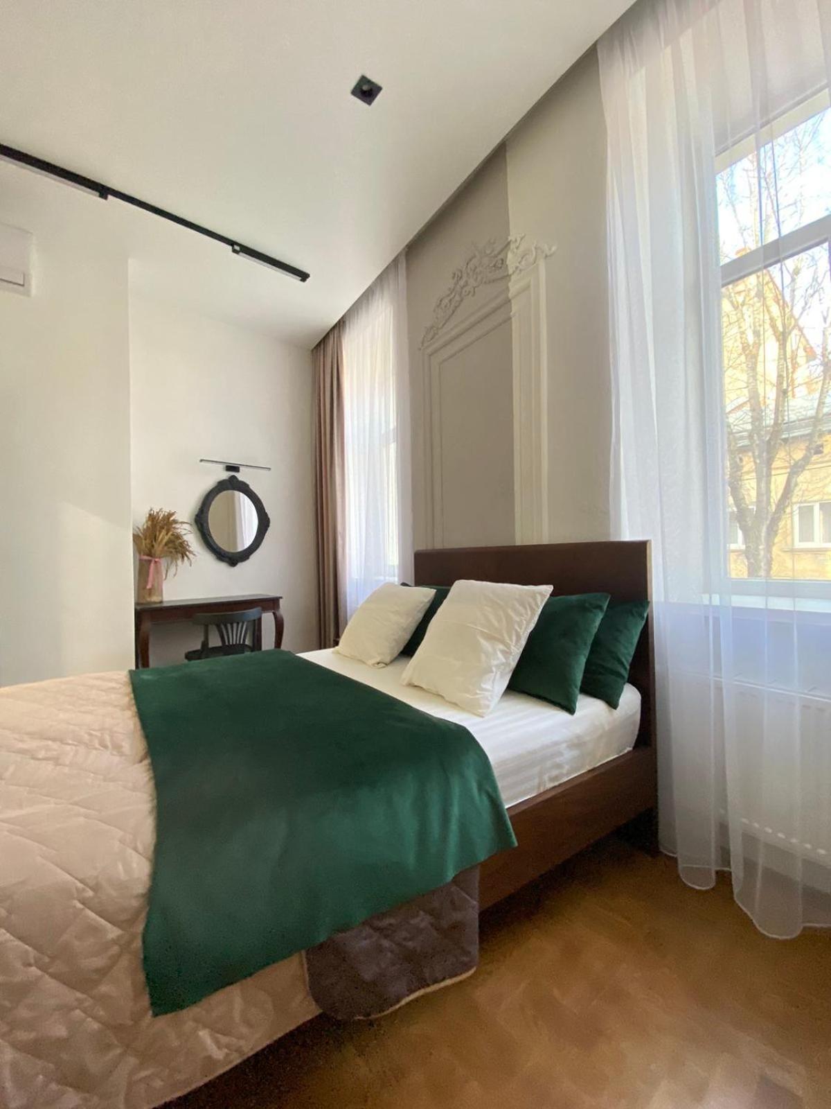 Favorit Apartments 2 Кім Безкоштовна Парковка Центр З Балконом Не Далеко Від Ж Д Вокзалу Звітні Документи Lviv Exterior photo